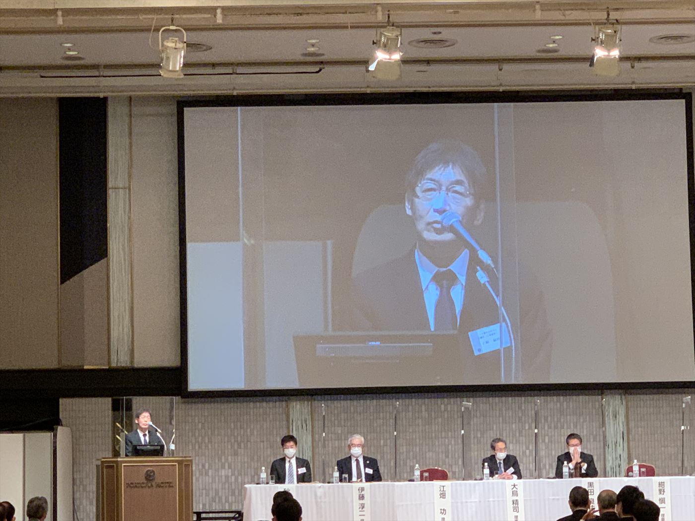 JOA代議員会で正式に岩崎倫政教授が第98回日本整形外科学会総会の会長に選出発表された瞬間